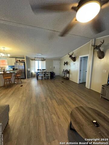 606 N Main Property Photo 4