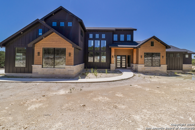 118 Sonderland Pass Property Photo 1
