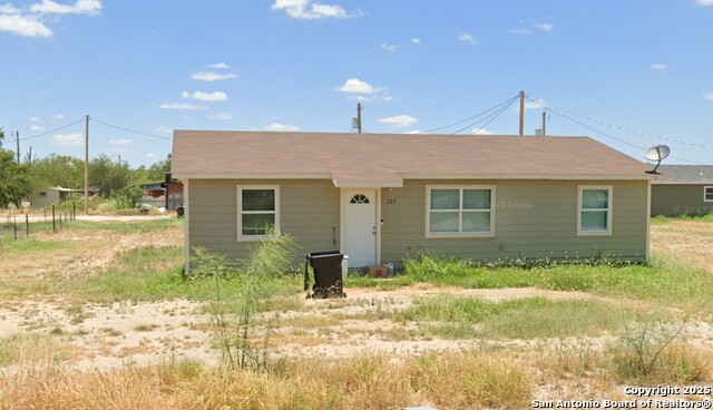 227 E Hutchins Property Photo