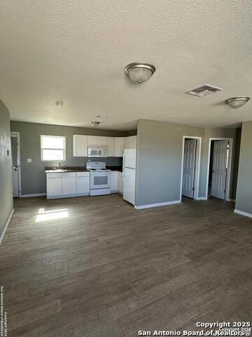 540 N Miller Ave Property Photo 2