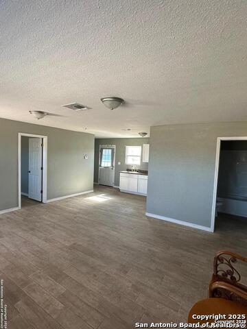 540 N Miller Ave Property Photo 3
