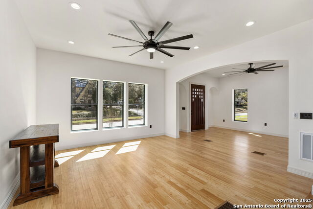 201 Cloverleaf Ave Property Photo 6