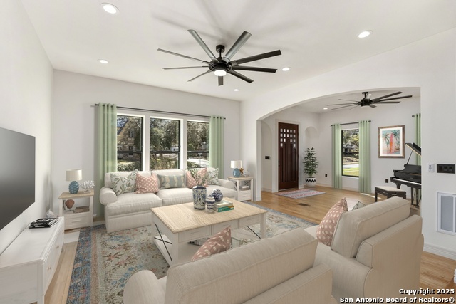 201 Cloverleaf Ave Property Photo 6