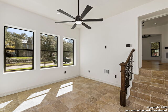 201 Cloverleaf Ave Property Photo 12
