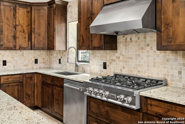 201 Cloverleaf Ave Property Photo 15