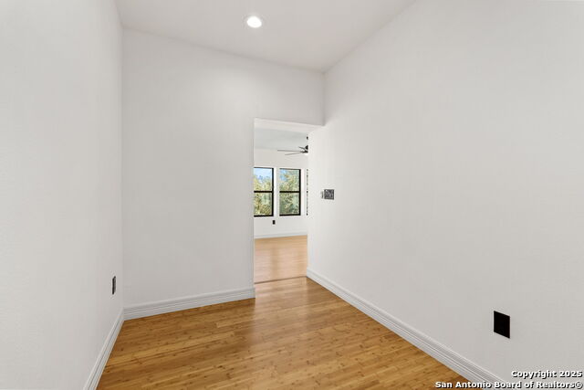 201 Cloverleaf Ave Property Photo 34