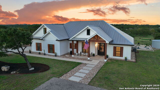 519 River Oaks Rd Property Photo