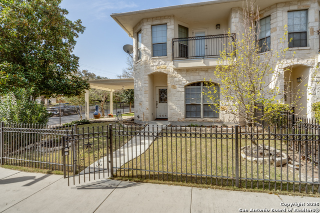 444 Herff St Property Photo 1