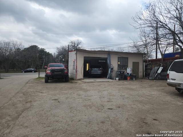 2718 Rigsby Ave Property Photo 3