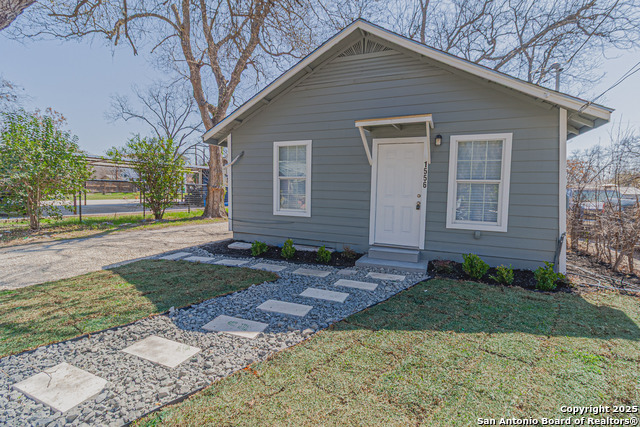 1556 Flanders Property Photo