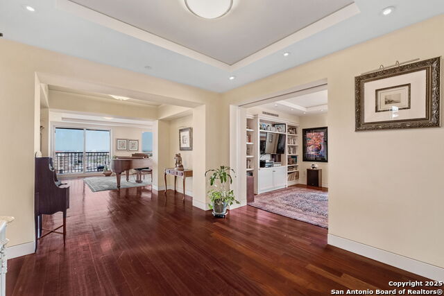 1 Towers Park Ln Property Photo