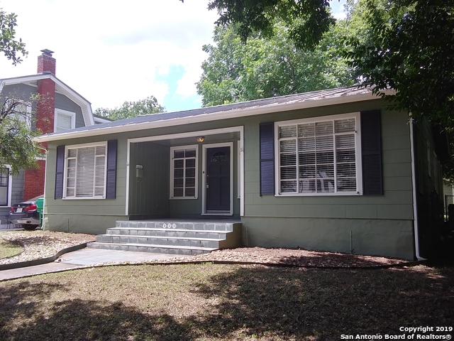 111 Blue Bonnet Blvd Property Photo