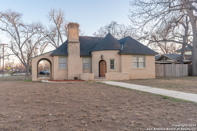1015 N High St Property Photo