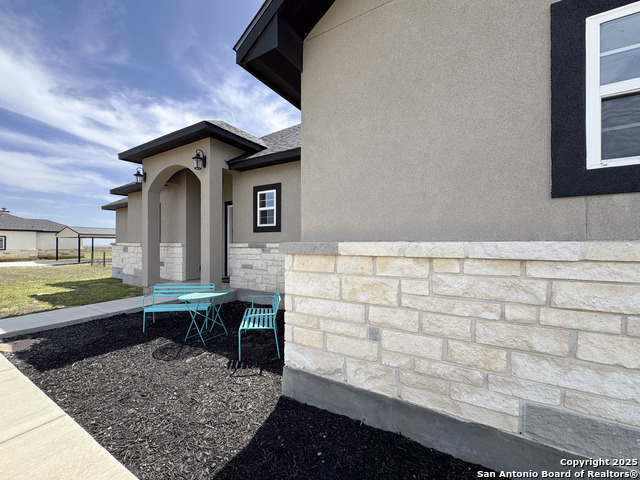 101 Estates Dr Property Photo 4