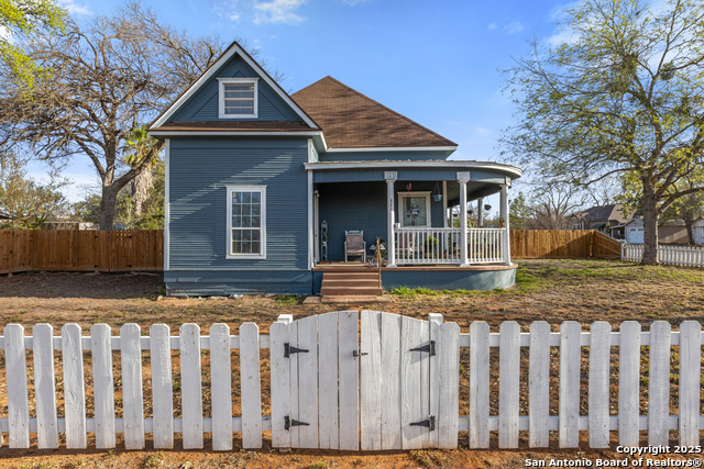 421 E Rio Grande Property Photo 1