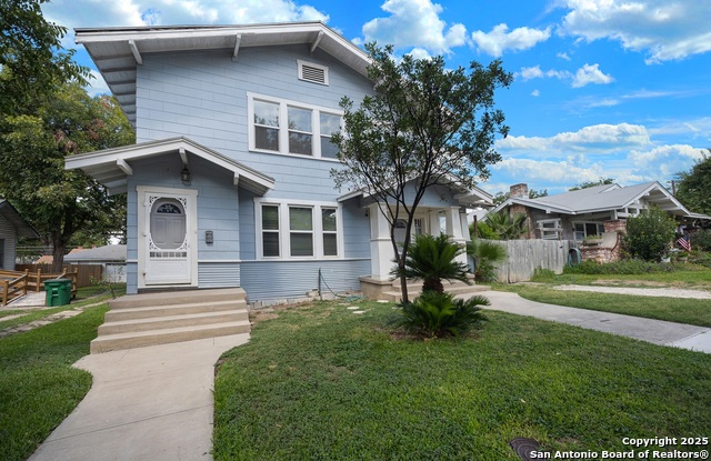 1107 W Mistletoe Ave Property Photo