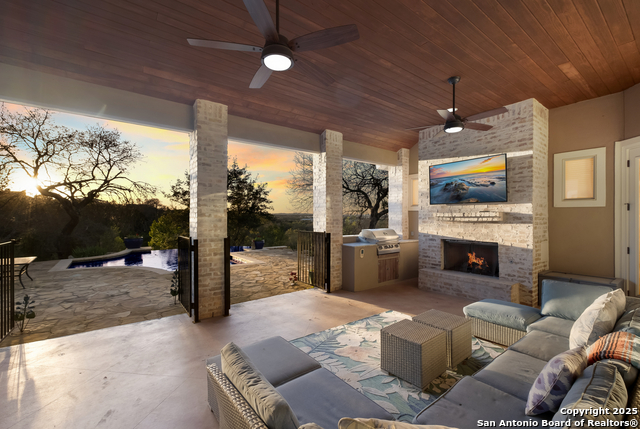200 Menger Property Photo 1
