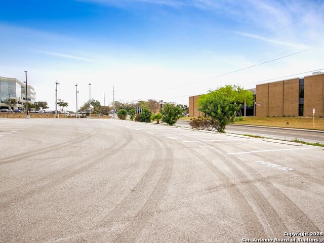 4545 Centerview Property Photo 7