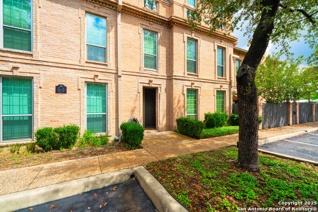 7707 Broadway Property Photo