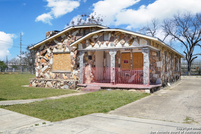 1711 Burleson Property Photo 1