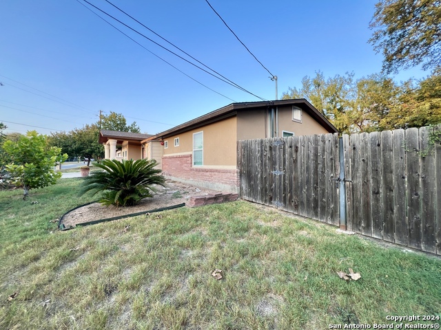322 Early Trail Property Photo 23