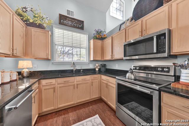 22242 Goldcrest Property Photo 8