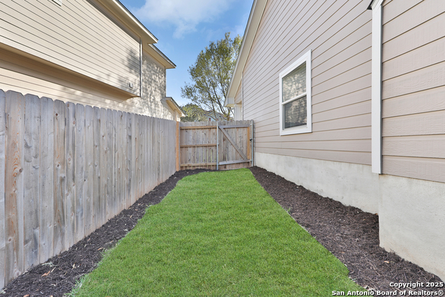 22242 Goldcrest Property Photo 34