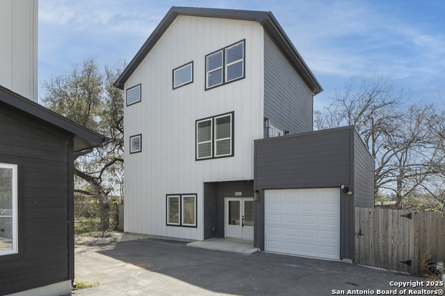 106 Bank St Property Photo