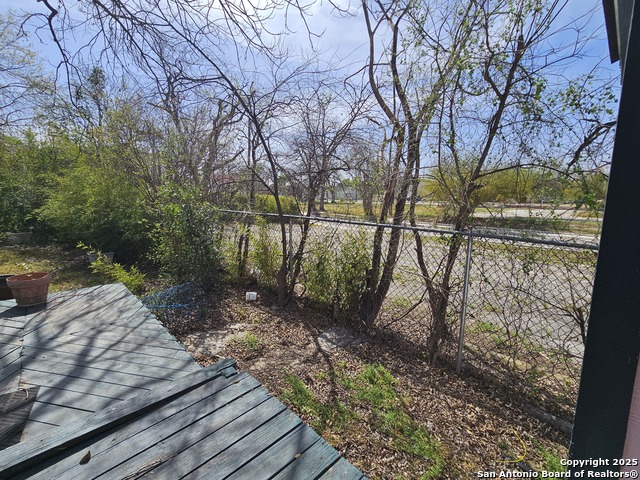 208 Eleanor Ave Property Photo 10