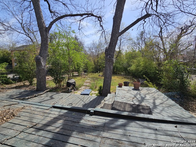 208 Eleanor Ave Property Photo 11