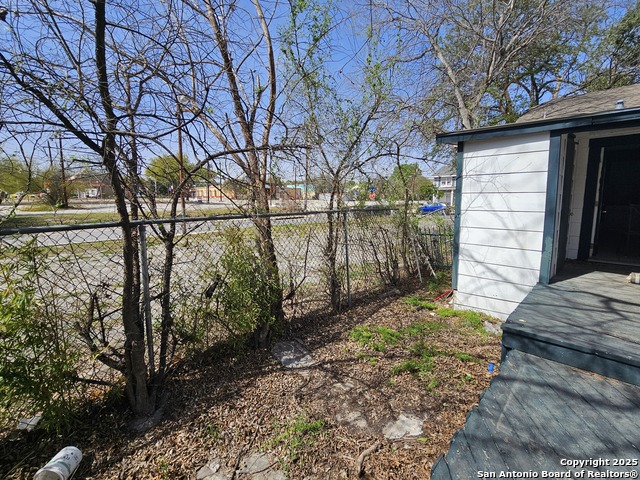208 Eleanor Ave Property Photo 14