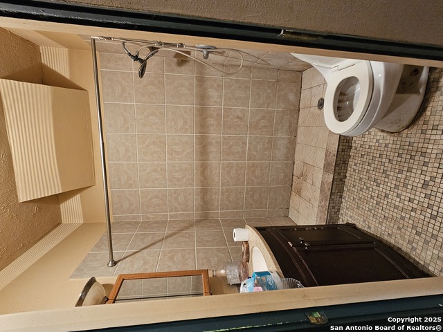 208 Eleanor Ave Property Photo 24