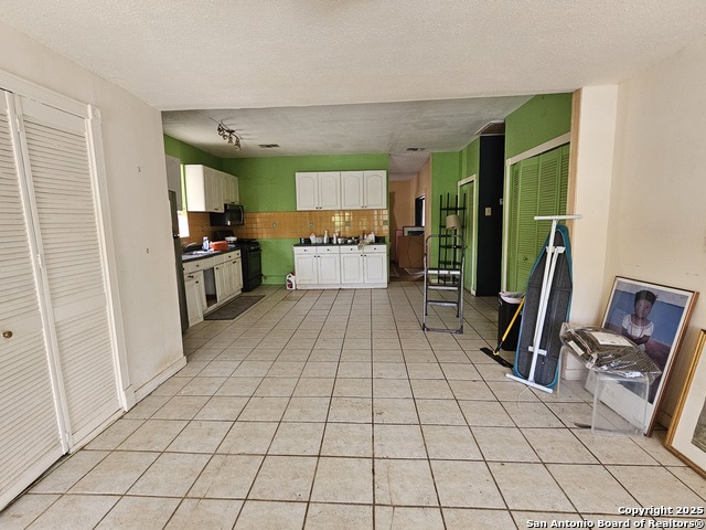 208 Eleanor Ave Property Photo 30