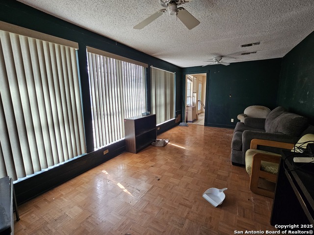 208 Eleanor Ave Property Photo 32