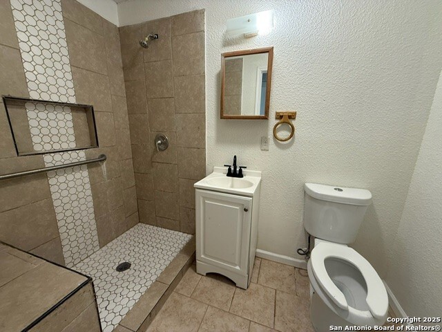 2600 S Flores Property Photo 4