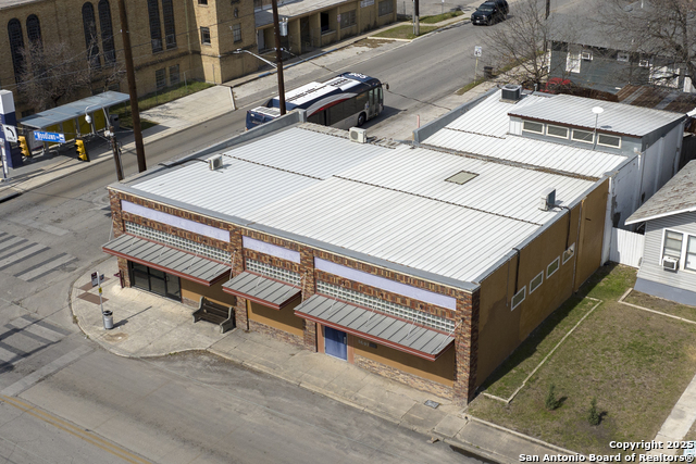 1651 W Woodlawn Property Photo 1