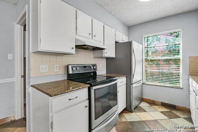 12027 El Sendero Property Photo 10
