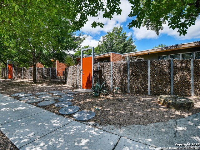 605 Kendall Property Photo
