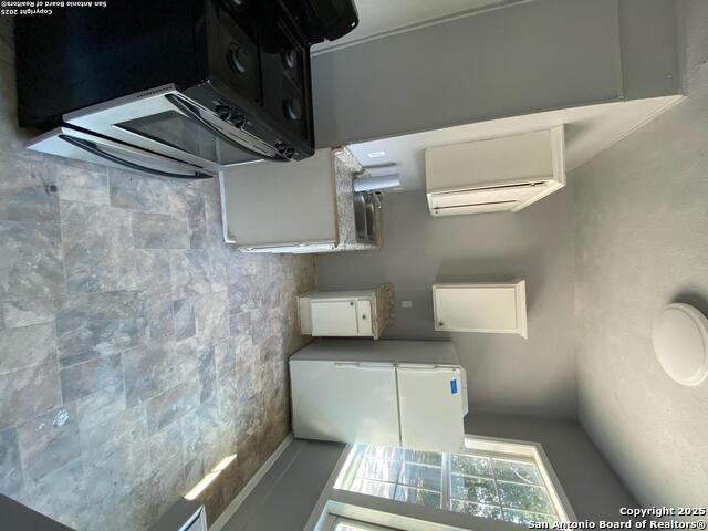 148 Gifford St Property Photo 15