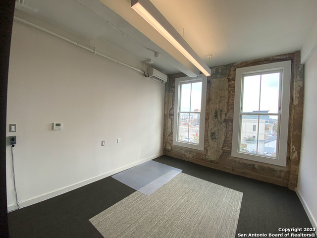 219 N Alamo St Property Photo 9