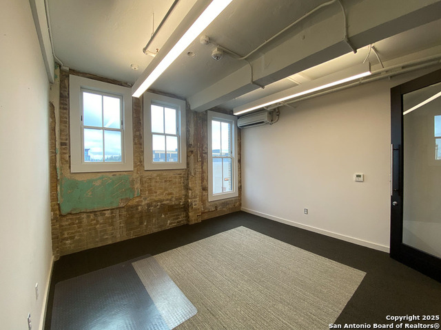 219 N Alamo St Property Photo 12