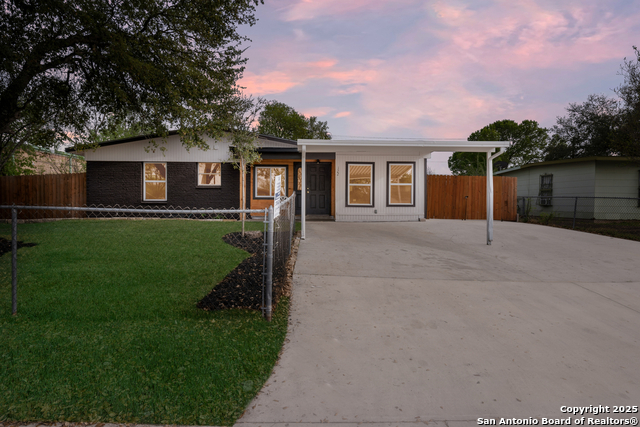 122 Dumont Property Photo 1