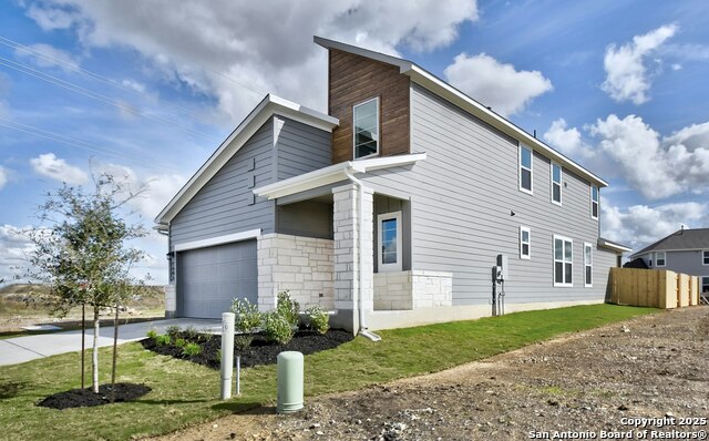 1592 Estelea Grove Property Photo 3