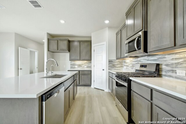 1592 Estelea Grove Property Photo 7