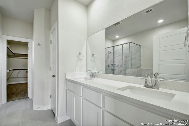 1592 Estelea Grove Property Photo 16