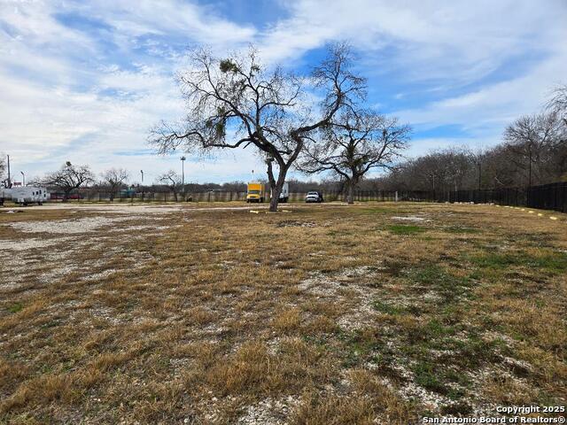 6123 Enrique M Barrera Property Photo 15
