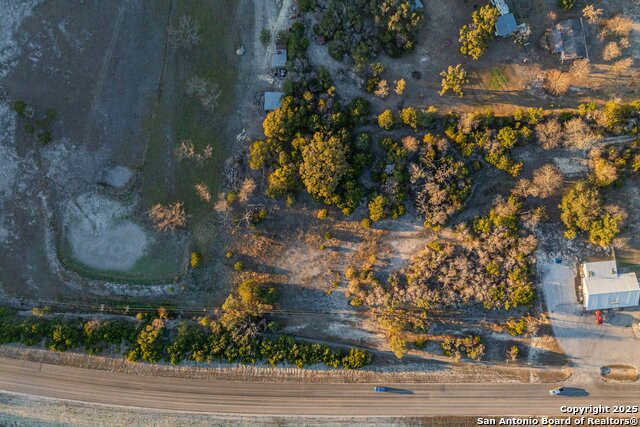 3510 Medina Hwy Property Photo 4