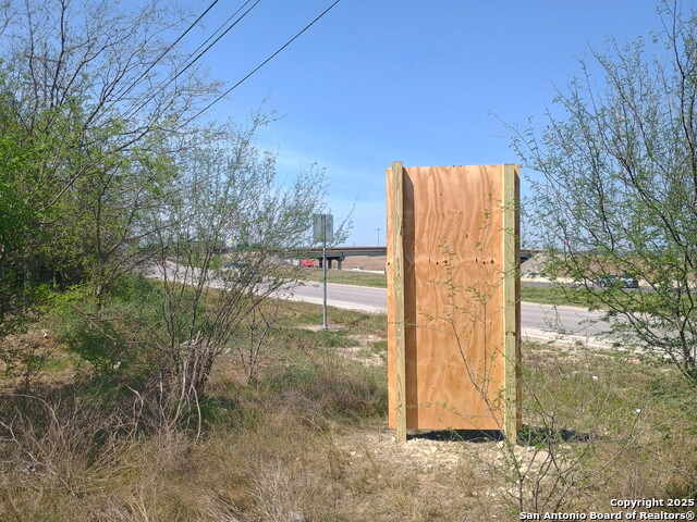 00 S Ih 35 Property Photo 2