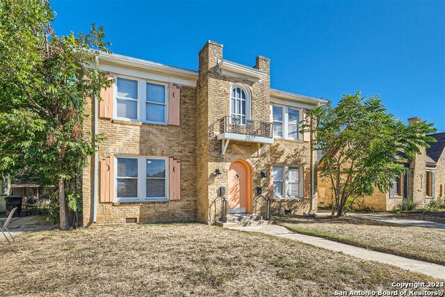 2027 W Kings Hwy Property Photo