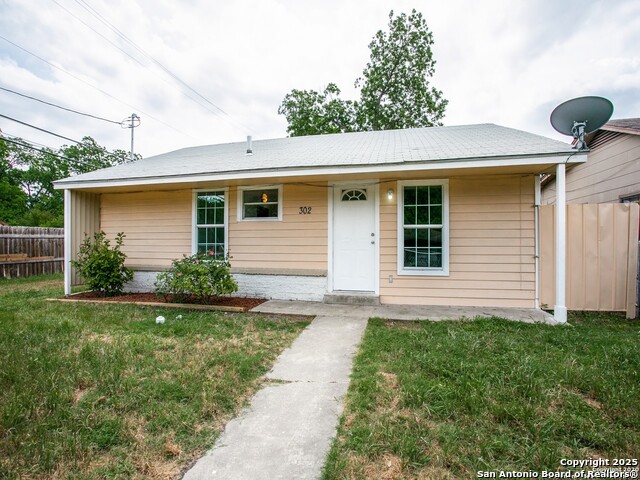 302 Las Palmas Dr Property Photo